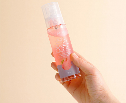 Спрей-мист для тела с экстрактом персика Welcos Around Me Natural Perfume Vita Body Mist Peach, 120 мл, фото