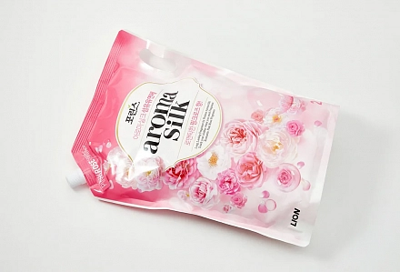 Кондиционер для белья с ароматом розы LION (Лион) Porinse Aroma Capsule Silk Pink Rose, 2100 гр, фото
